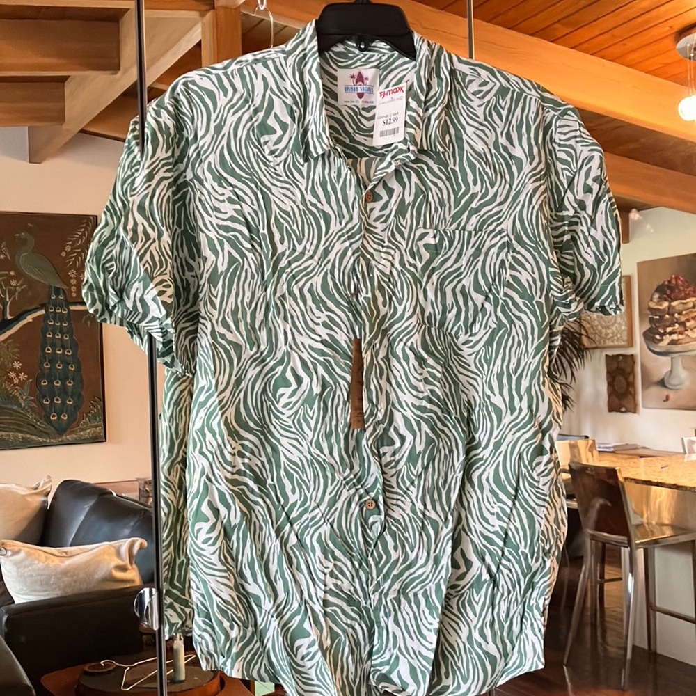 Green and White Casual Button Down Shirt with Organic Pattern